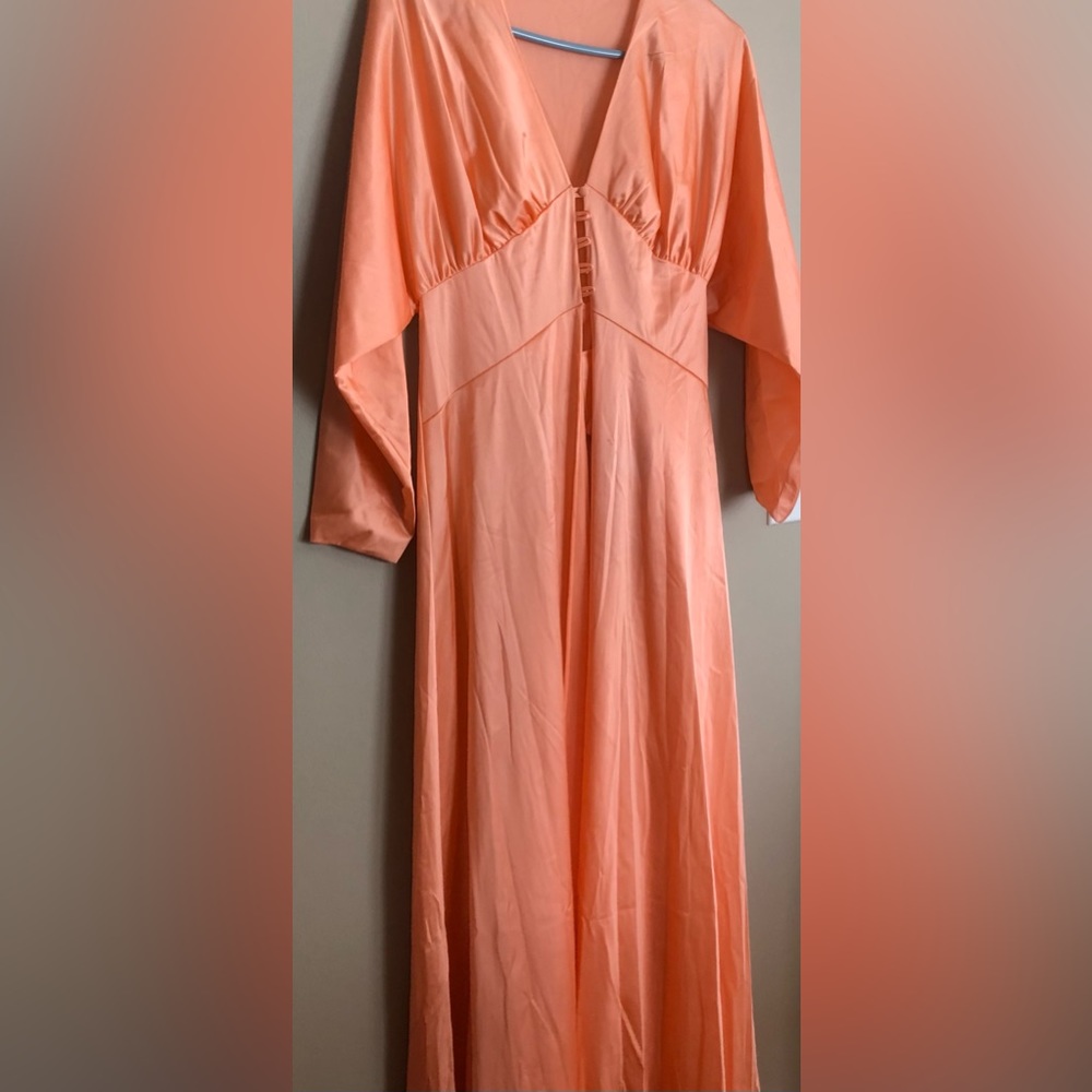Vintage VANITY FAIR Salmon Colored Nightgown & Robe   Size 32
